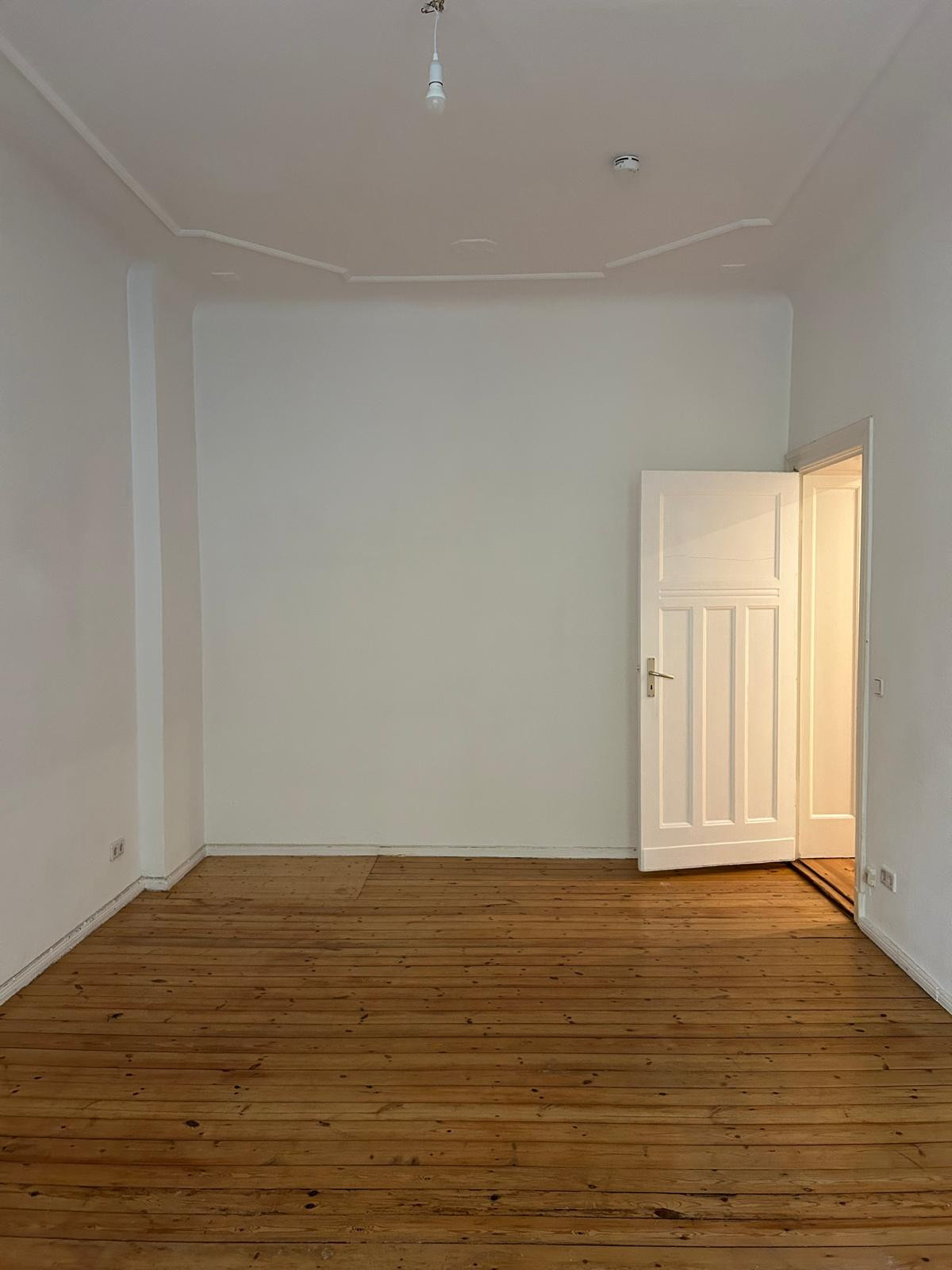 Space Available for 4 in 2 Room Apartment – Berlin